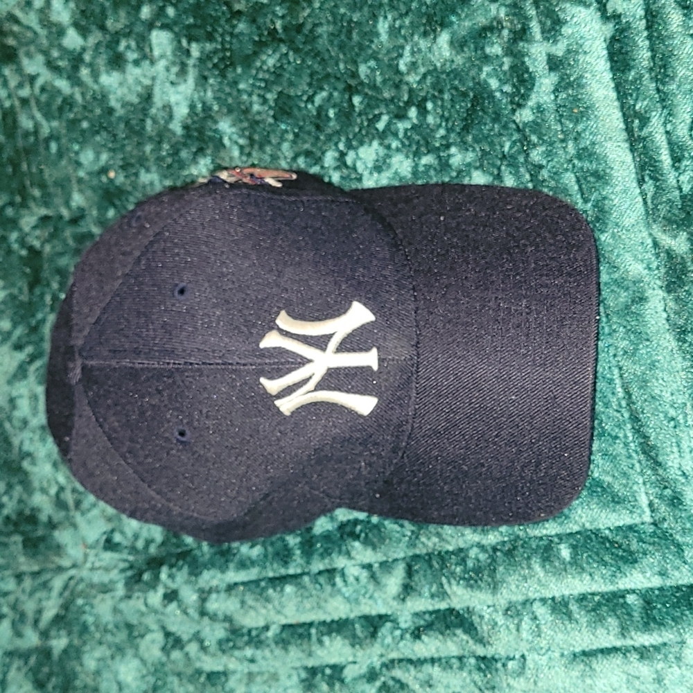 NY Yankee Hat with slide adjuster